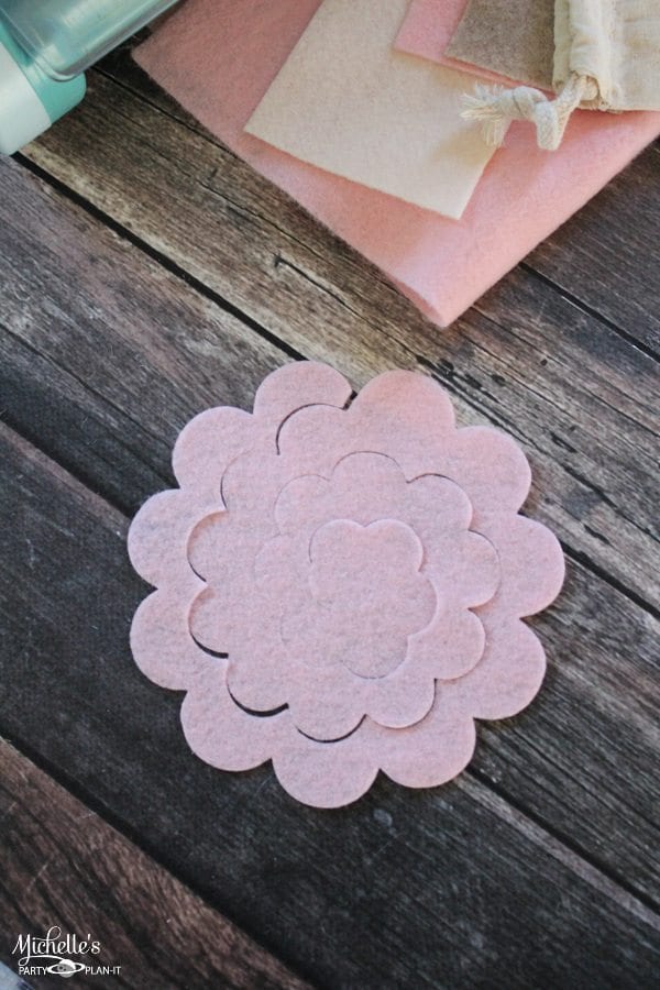 DIY How to Wrap Flower Bouquet Using Kraft Paper [Felt Hydrangea