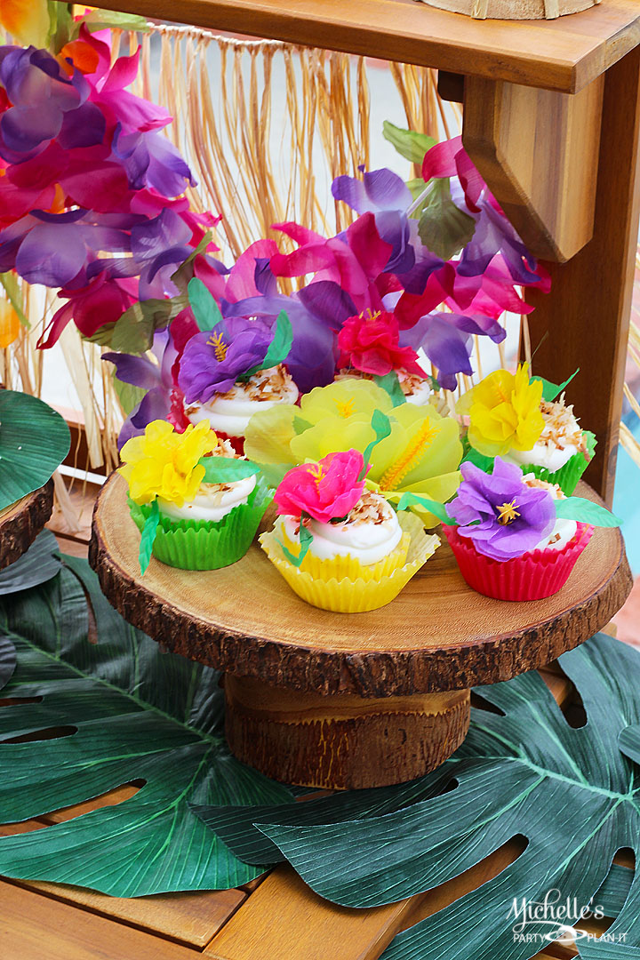 DIY Palm Leaf Table Runner  Whip It Up Wednesday - Michelle's Party Plan-It