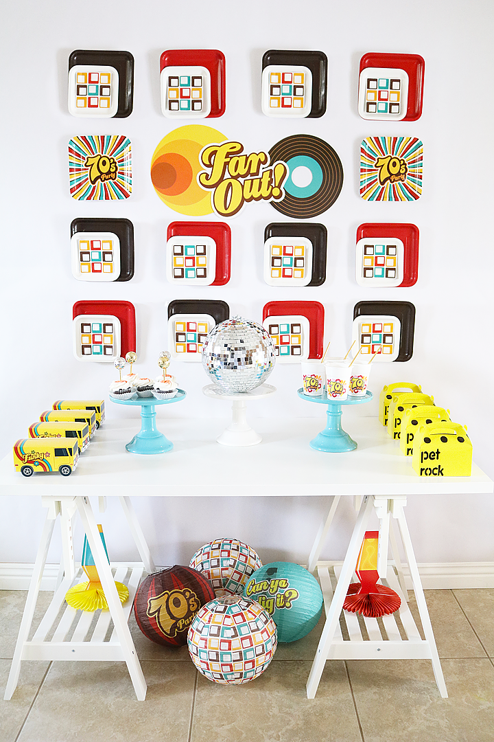 1970s party Table