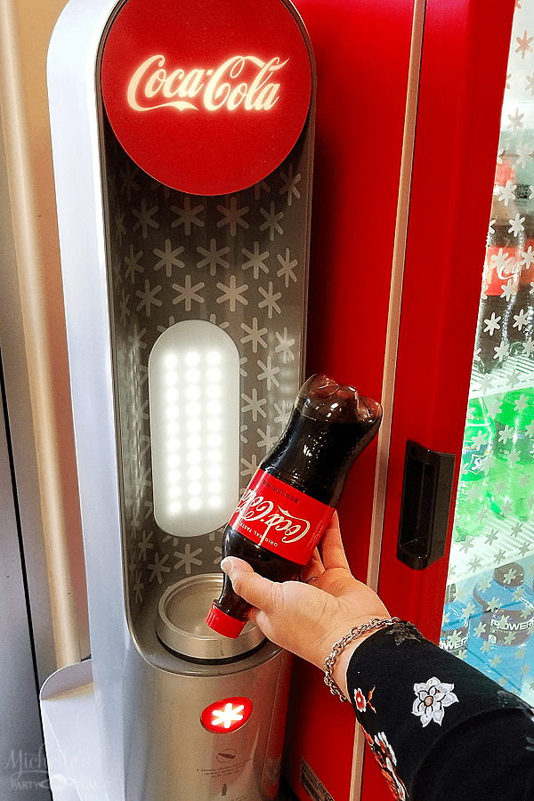 Coca-Cola Mini Ice Machine RIC120COKE