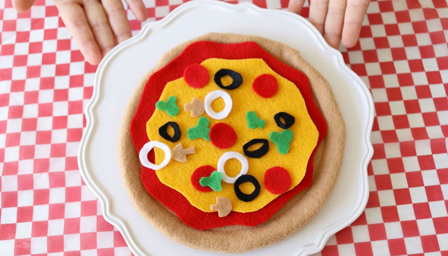 DIY Felt Play Food with a Cricut Machine  Felt food diy, Felt play food,  Easy felt crafts